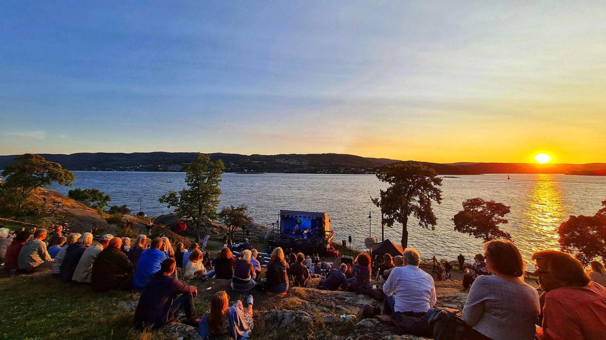 Sensommer konserter med Stage Dolls W2 & Paal Flaata