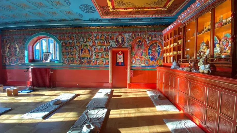 Lecture about buddhism and meditation in English