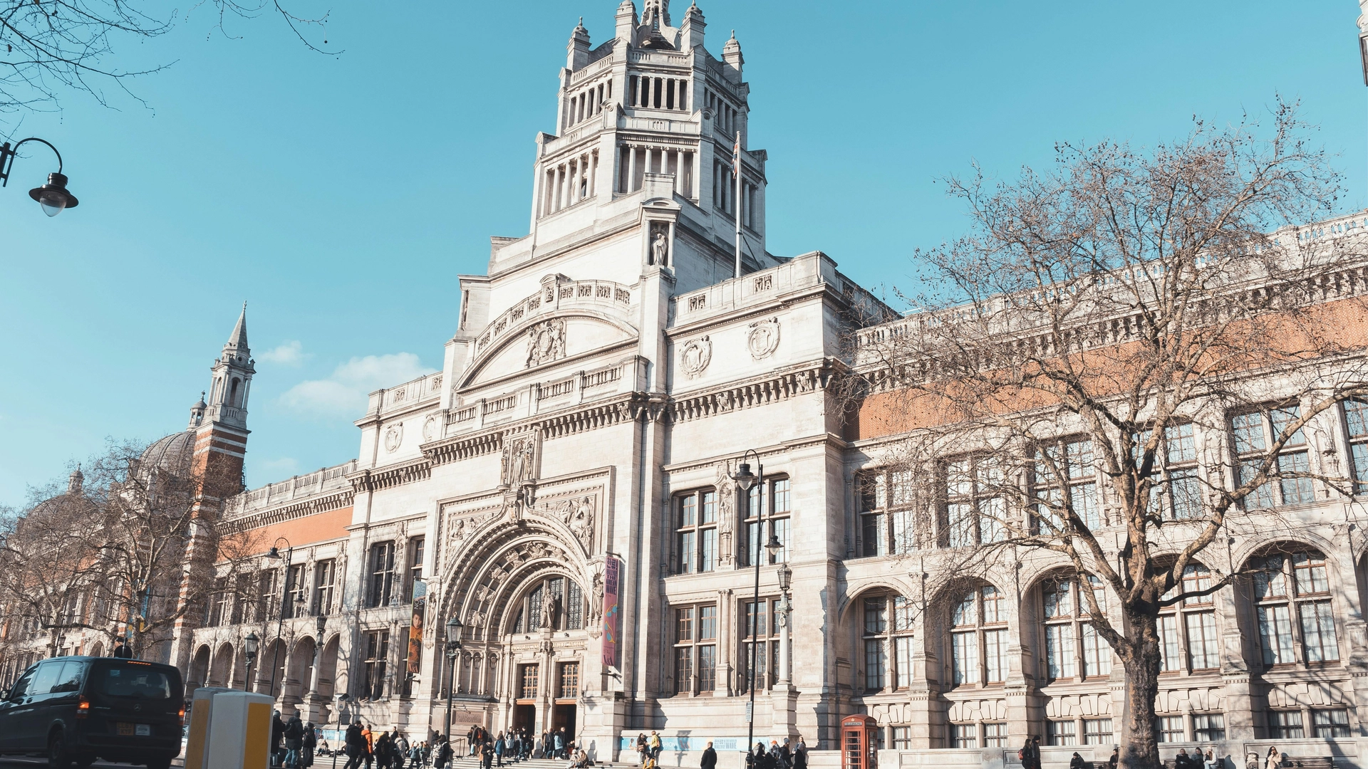 MUSEUM LATES FOR DATES: Straight & LGBTQIA+ singles night | V&A Museum