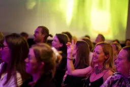 En kväll om hopp med samtal, musik och berg- och dalbanor