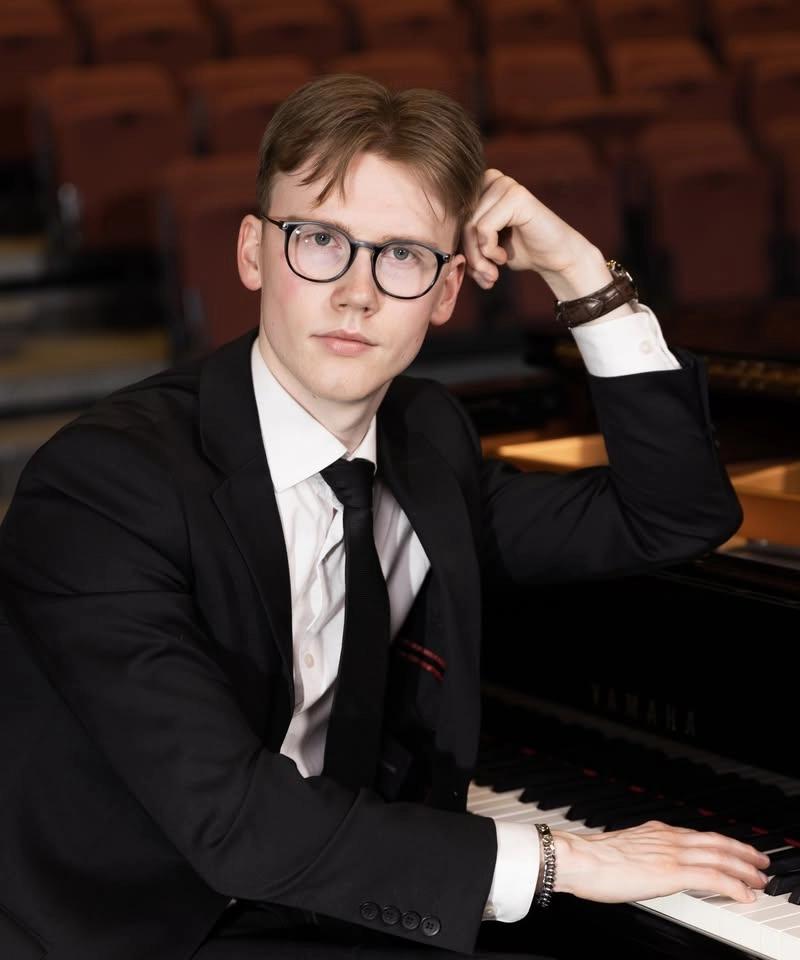 Folk Under Tredve Spiller Standardlåter - Aron Ødegård kvartett