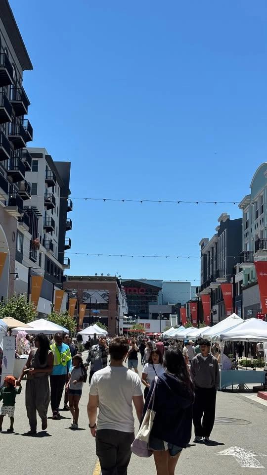 Artisan Market at Bay Street Emeryville