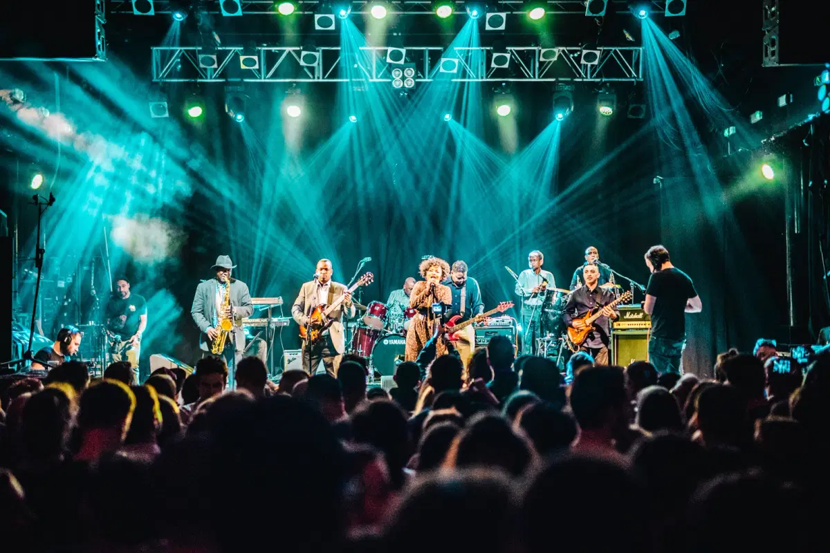 Dur-Dur Band (Extra Show Added)