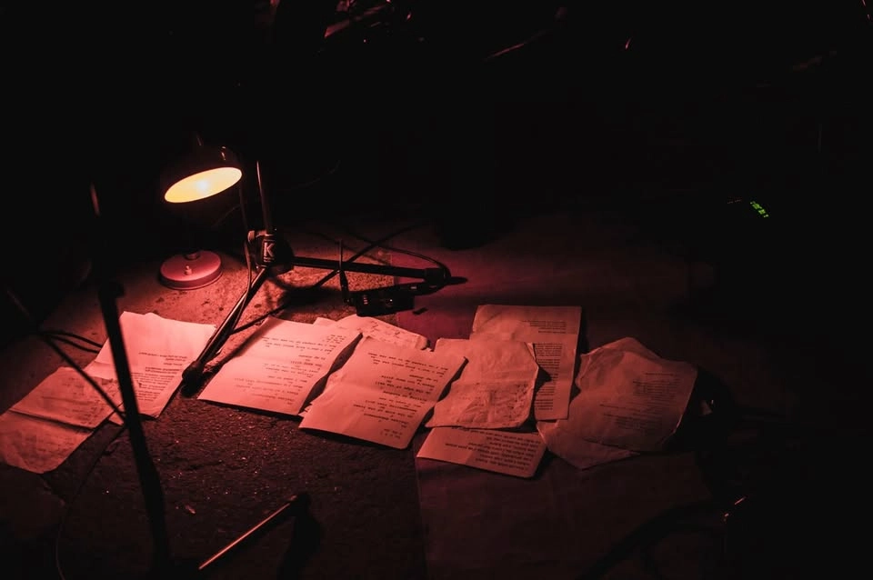 Pretty Old Sound, Byl Pes, Proslepicor