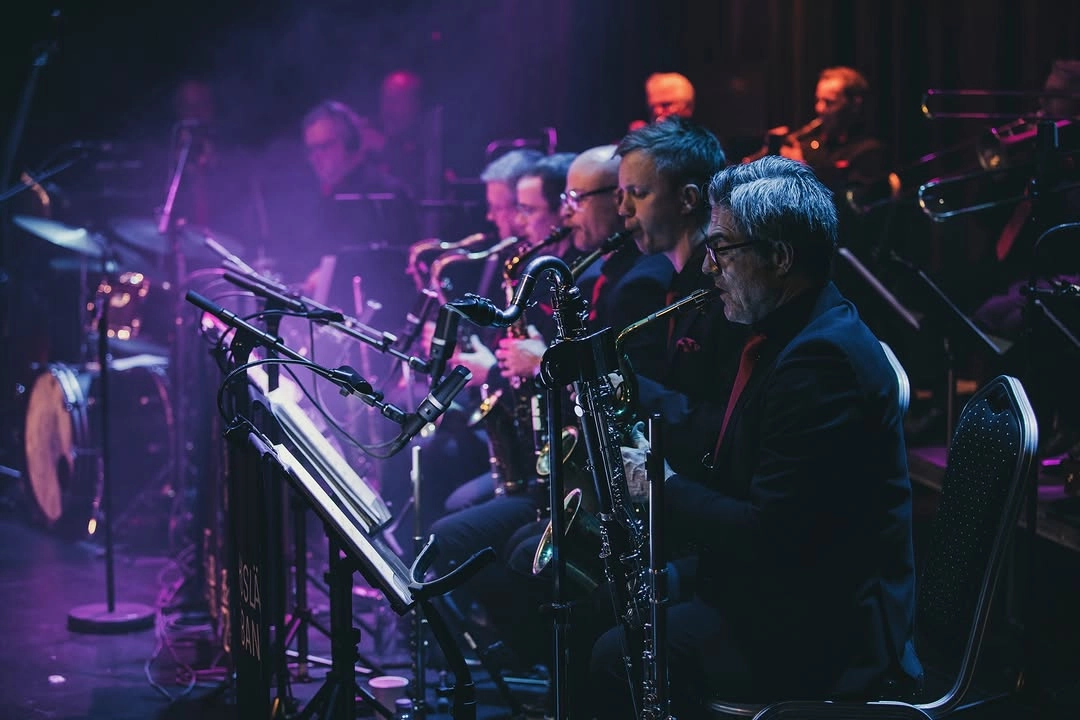 Jazztryck i salongen – Bohuslän Big Band hyllar Miles Davis och John Coltrane