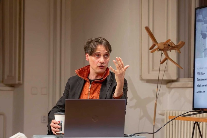 Artist talk: Robo Švarc – Joseph Beuys mezi demokracií a duby