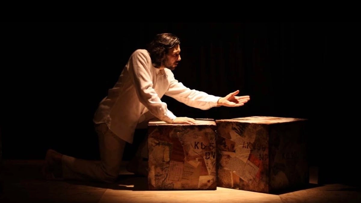 TRADIMENTI da Erodoto a Totò uno spettacolo di e con Christian Poggioni (con sottotitoli in inglese)