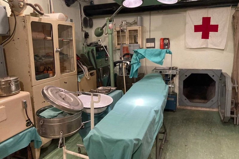 Návštěva protiatomového krytu v hotelu Jalta