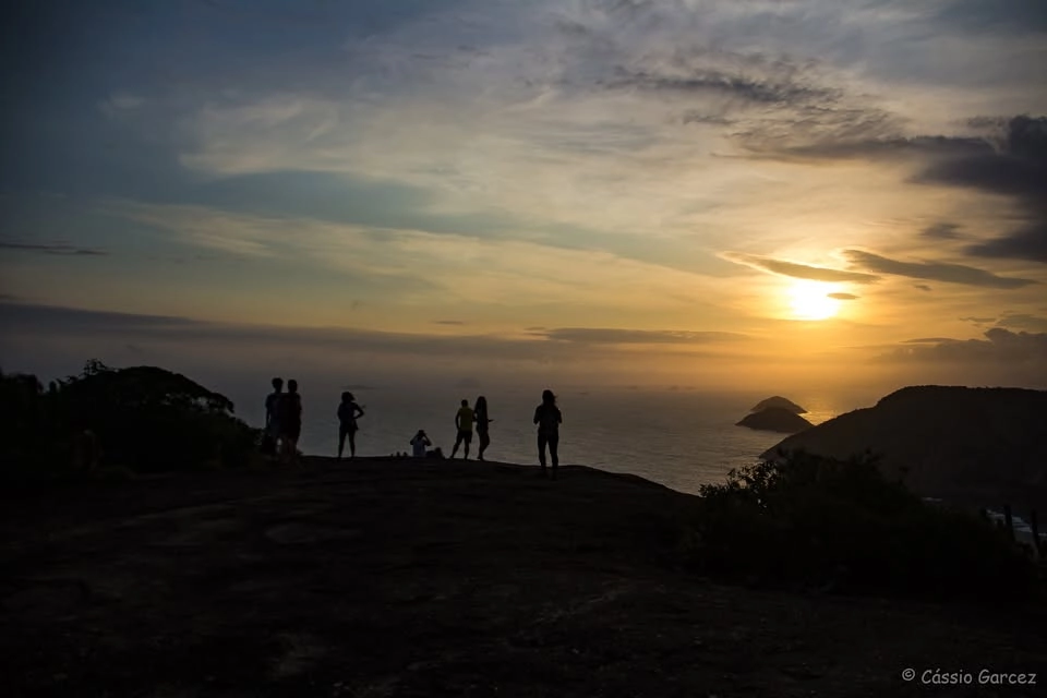 Pôr do sol no Costão de Itacoatiara