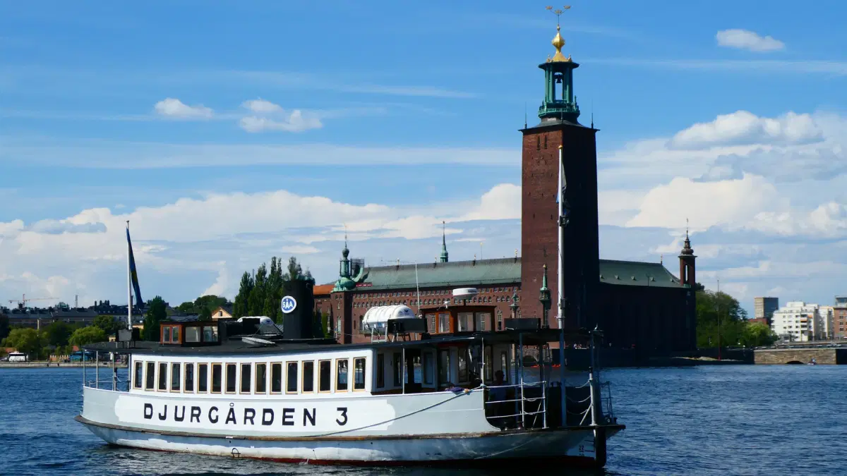 Åk Slussen – Djurgården med klassisk Djurgårdsfärja