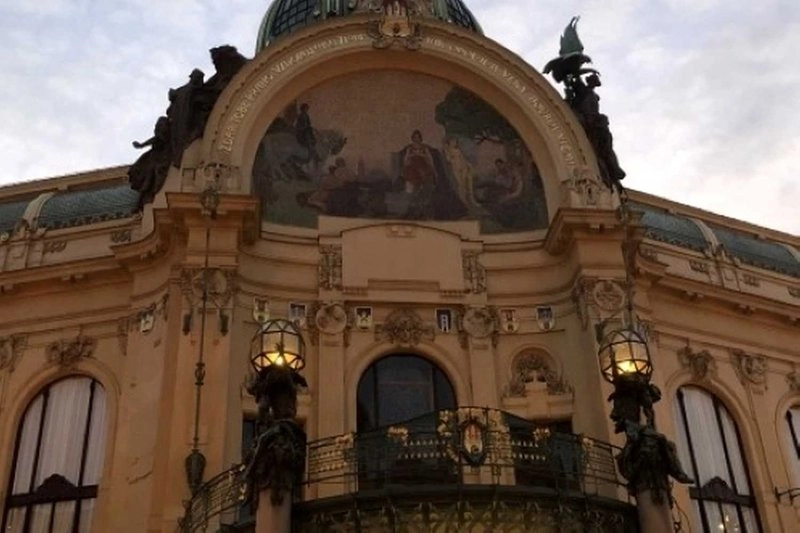 Vivaldi Four Seasons in Smetana hall