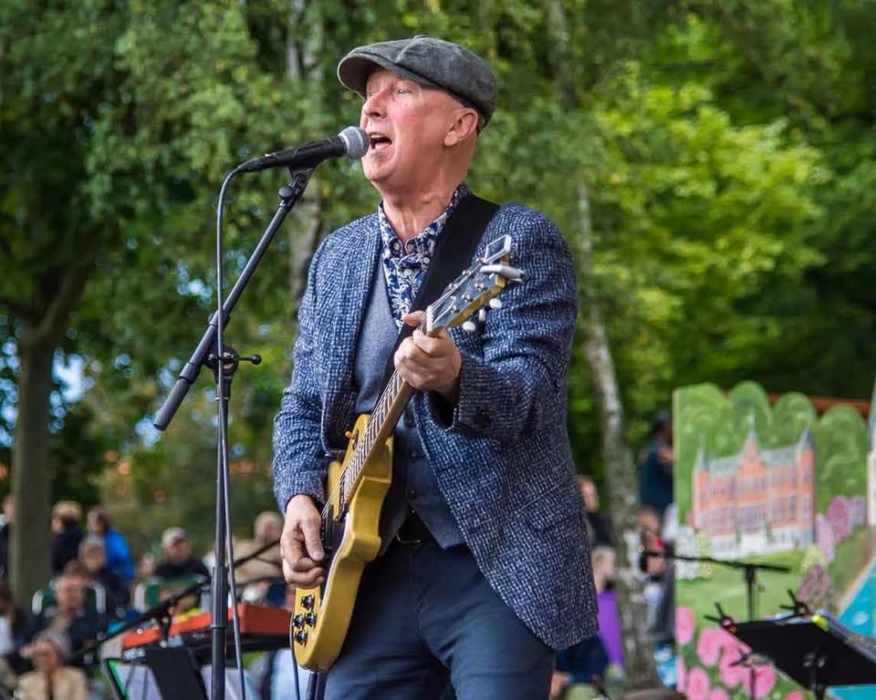 Allsång i Stadsparken: Stråhed, Carolina Sandgren och Bradders
