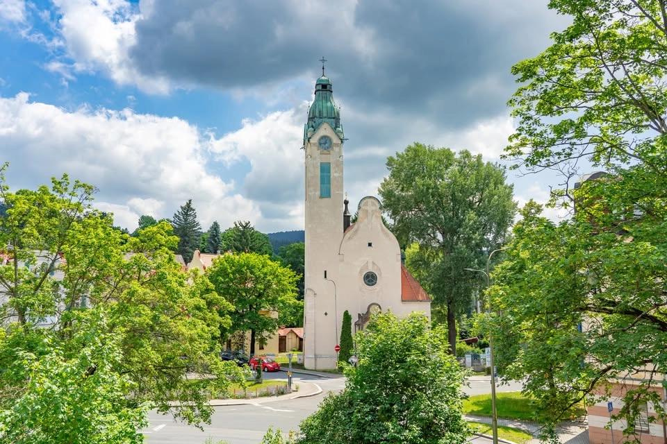 Zascheho odkaz I – Kostel Povýšení sv. Kříže