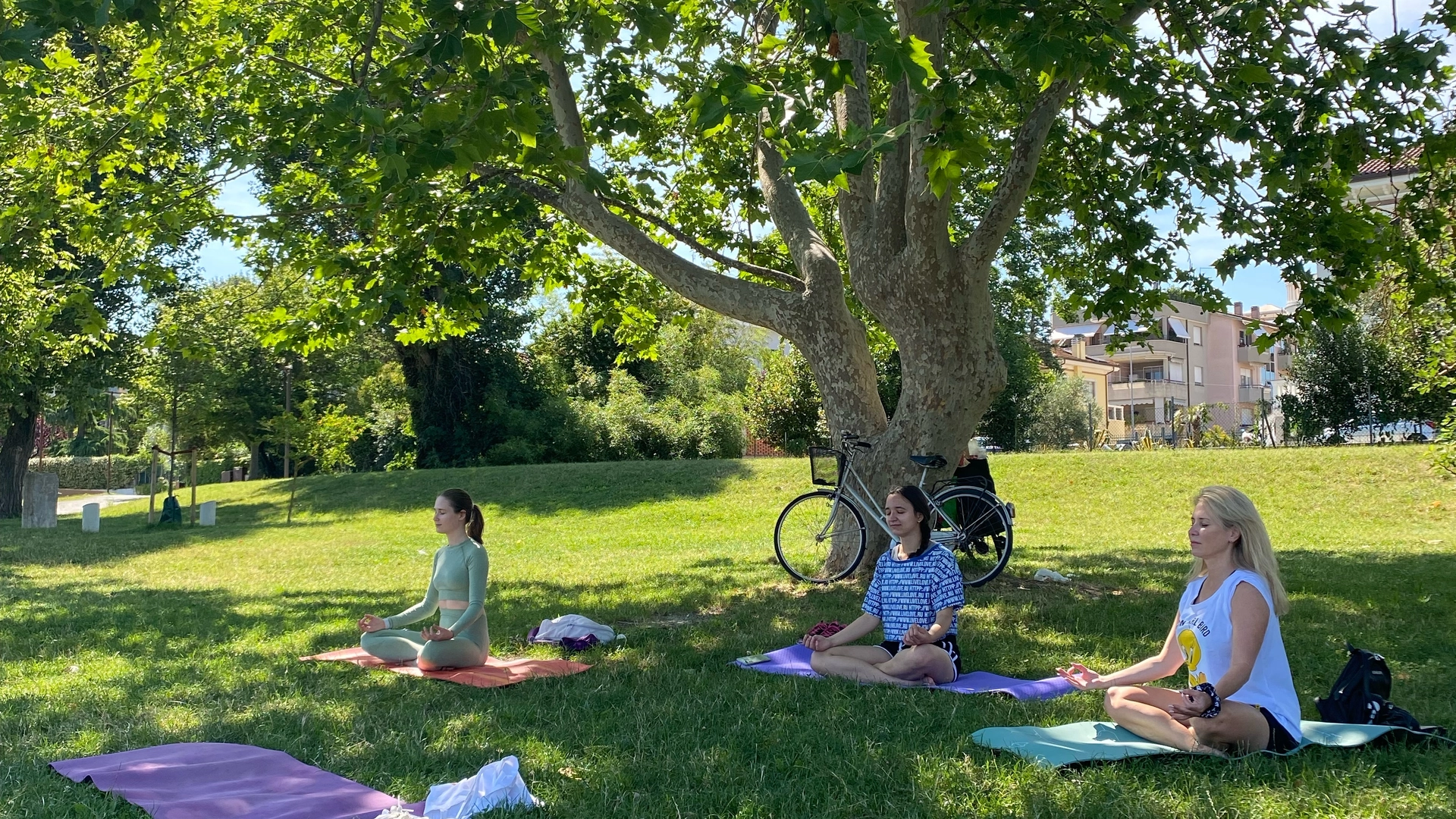 Morning Yoga in English: Villa Borgheseđ«