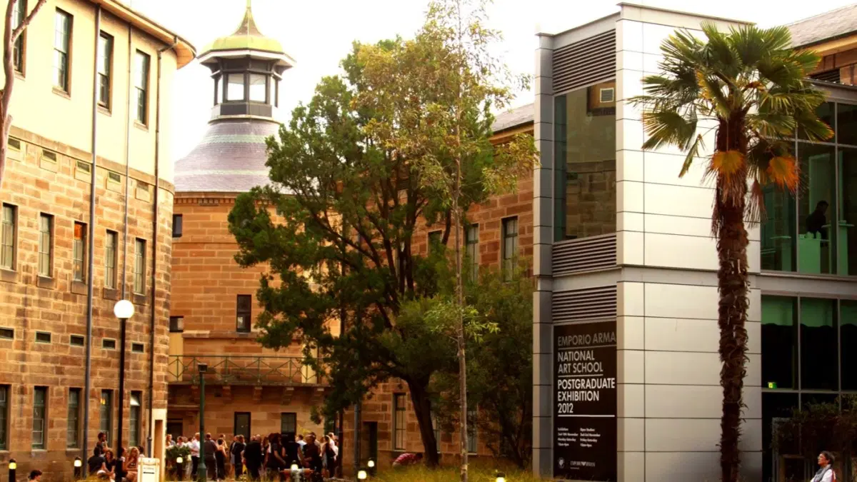 Try something new: Gallery Hopping đŒïžđŠđŒïžđŠđŒïžover coffee âïž & make friends~