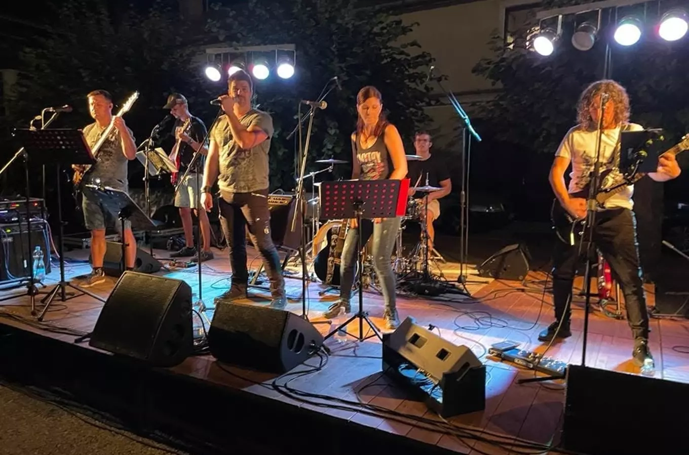 Předpouťouvá zábava – Lyrock
