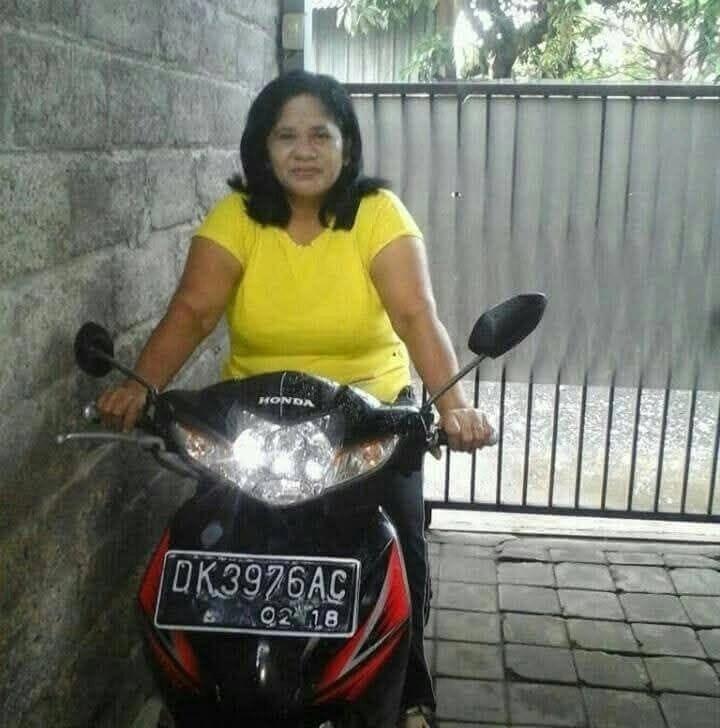 jalan -jalan ke pasar beli sayur buat orang tua.