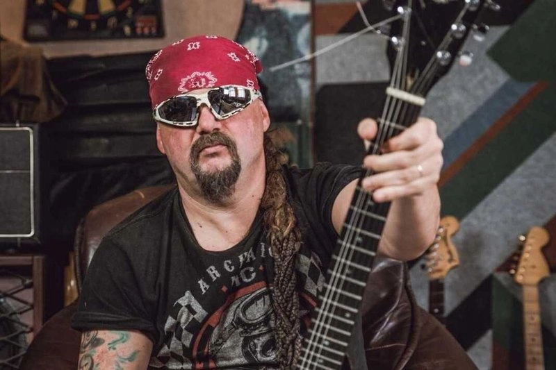 Miloš Dodo Doležal + Menhir