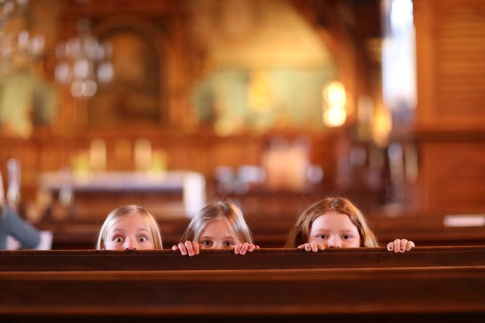 Gudstjänst med små & stora i Älta kyrka
