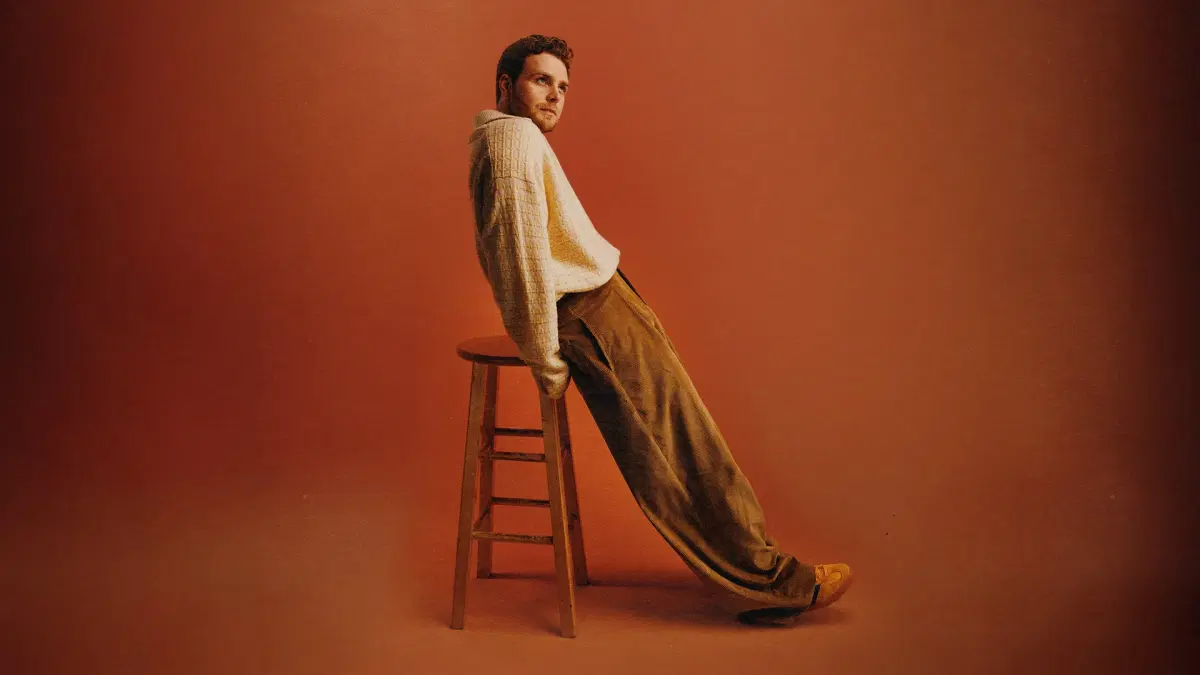 Alex Warren - Finding Family on the Road