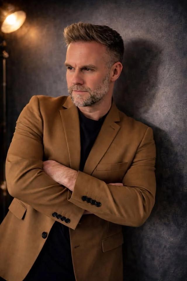 Dan Hadfield As Gary Barlow 🎤🎵