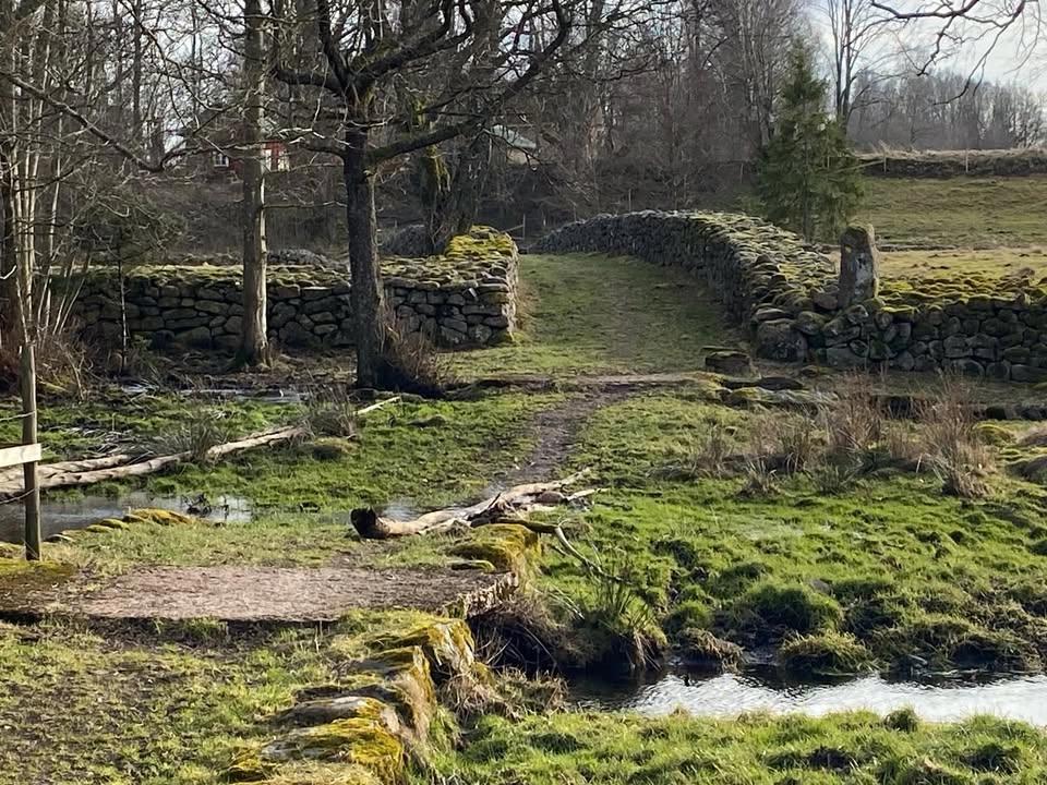 UNIK VANDRING I ISÄLVENS SPÅR - STENMURSLANDSKAPET VÄSMESTORP