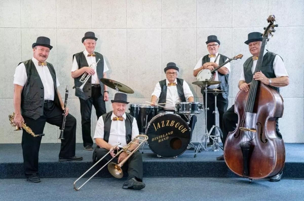 Hudební neděle u zámku – JazzBook
