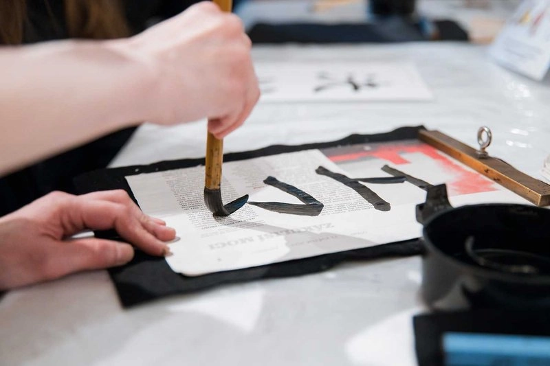 Workshop japonské kaligrafie (šodó) k výstavě GA-I-SU-RA
