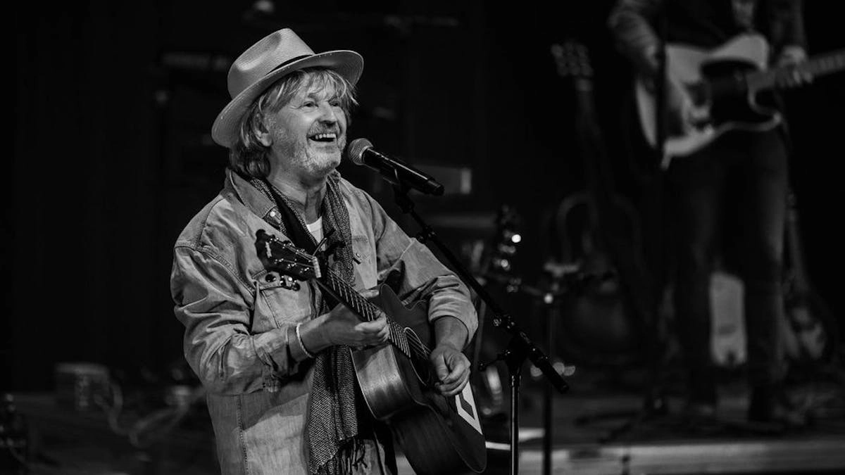 Sommerkonsert i bakgården med Ole Evenrud