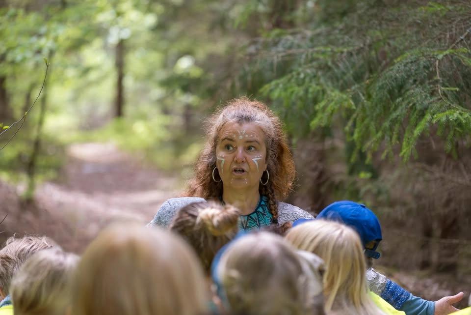 "Skogssus" - En vandringsförestÀllning i skogen.