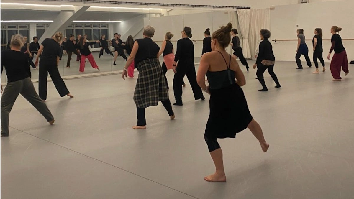 Bevægelse & forestilling: Træning i Det Mobile Højskolelaboratorium + Chroniques præsenteret af København Danser på Østre Gasværk