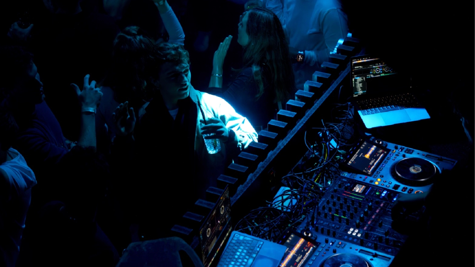 Weekly Event đïž: Tipsy Tuesdayđž @ DAM/DAM Nightclub đȘ©