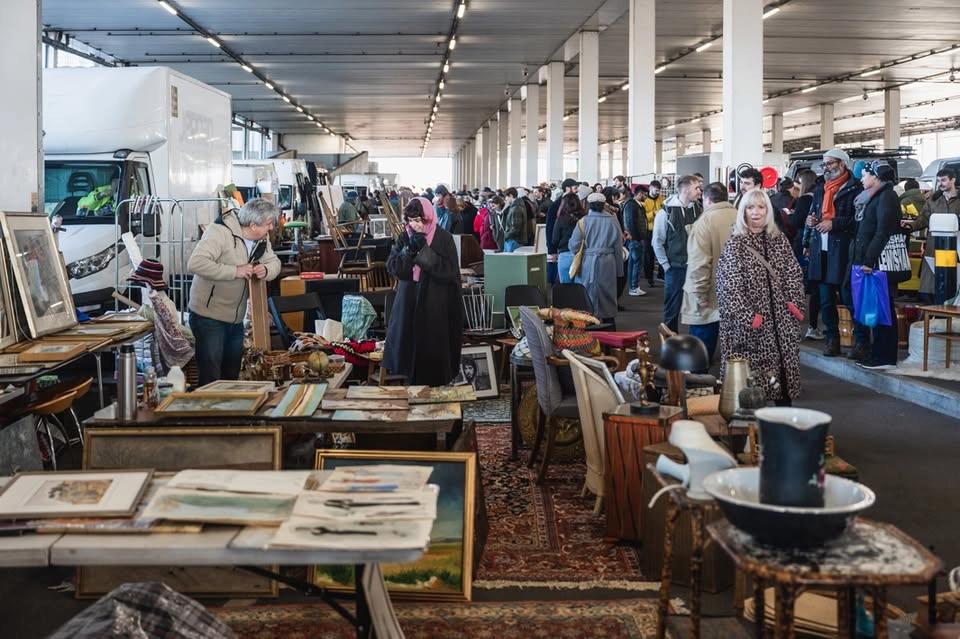 Giant Summer Flea