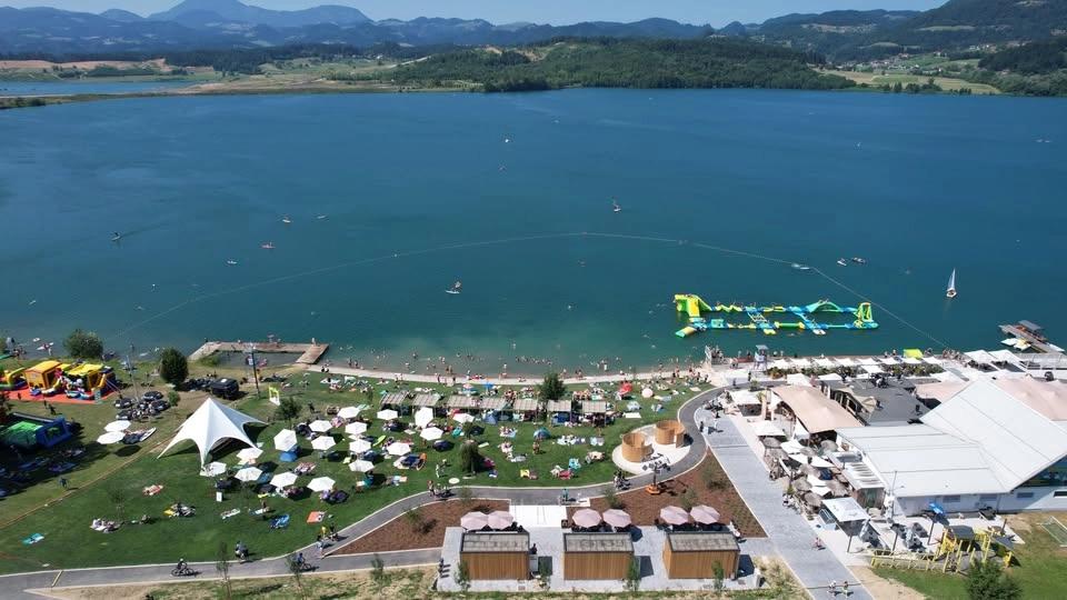 Skok v poletje 2026