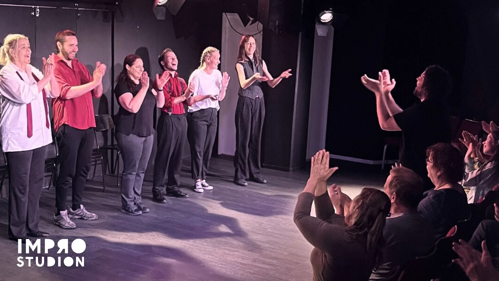 Upptäck impro! Prova på-lektioner och teatersport