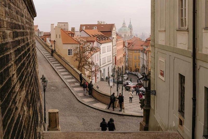Domovní znamení na levém břehu Vltavy