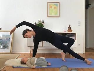 Mama Baby Yoga, Postnatales Yoga mit/ohne Baby 0+ mit Marion