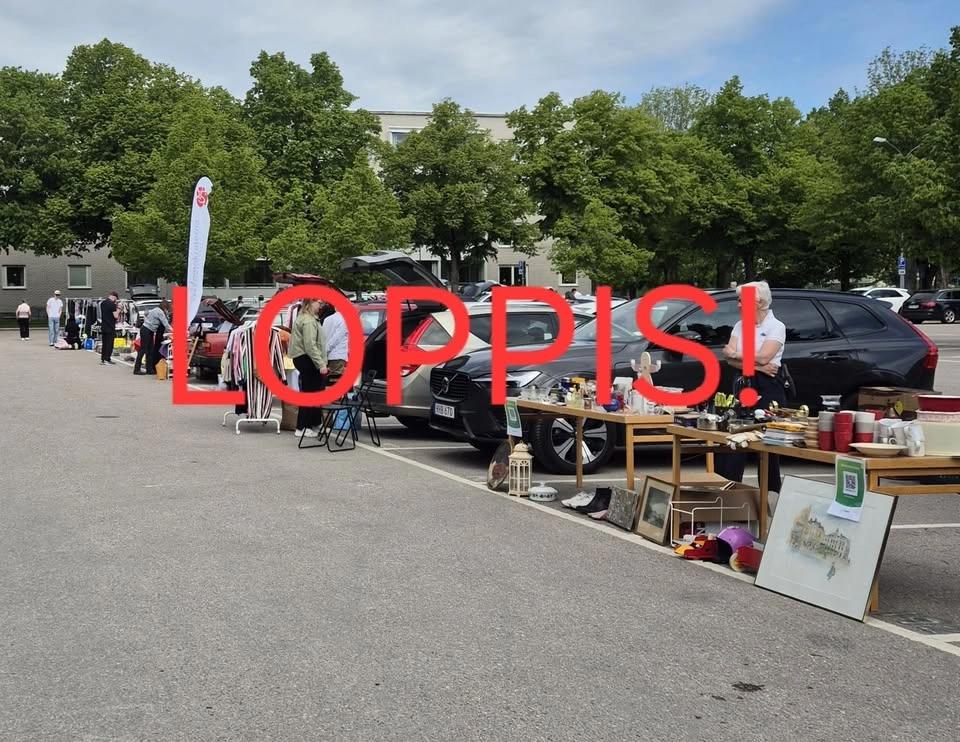 Bakluckeloppis på Stora salutorget i Tierp