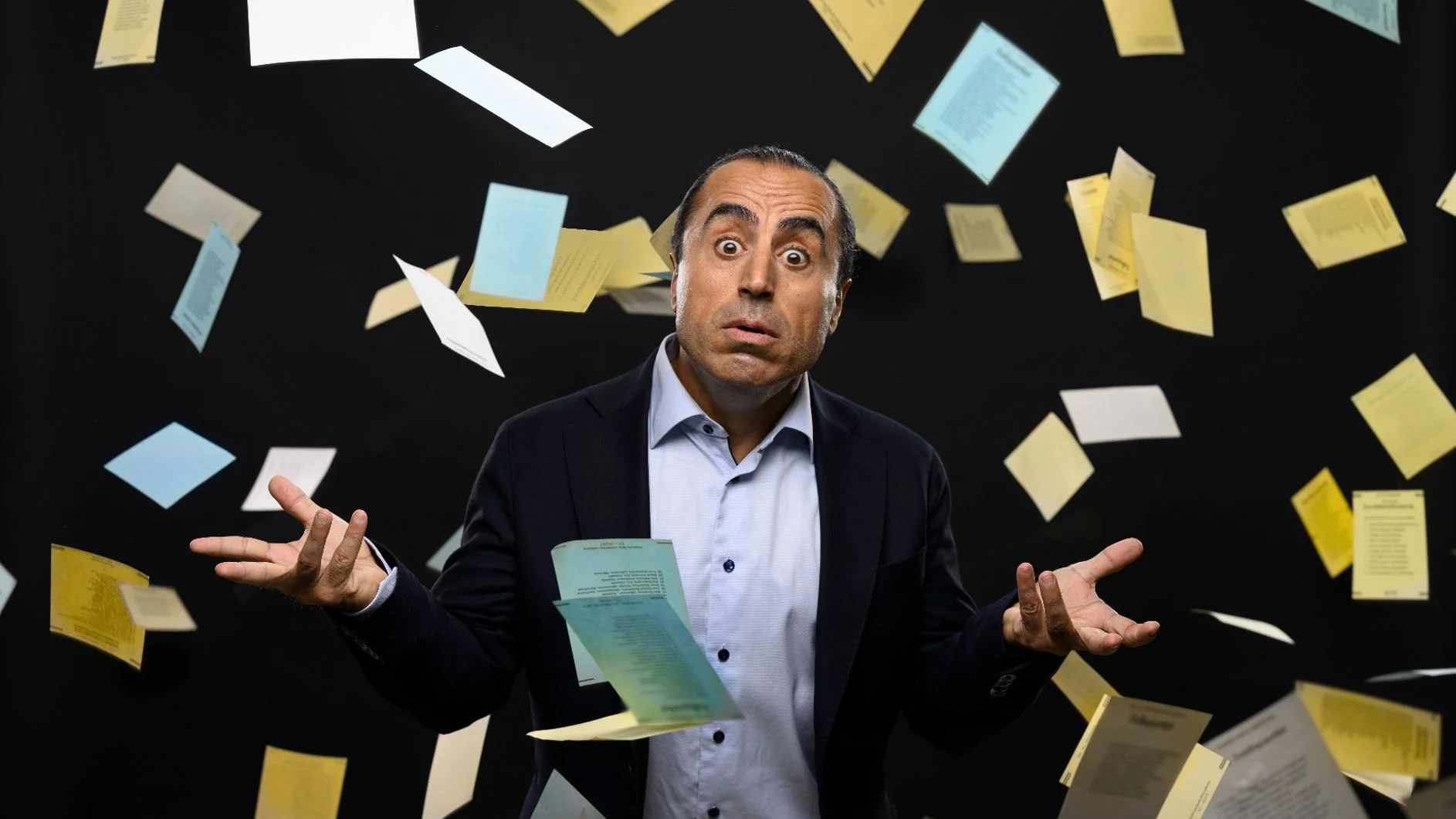 Medborgare Özz Nujen Stand up 2026, förboka gärna mat