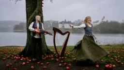 TRÄDET SOM NUDDADE HIMLEN