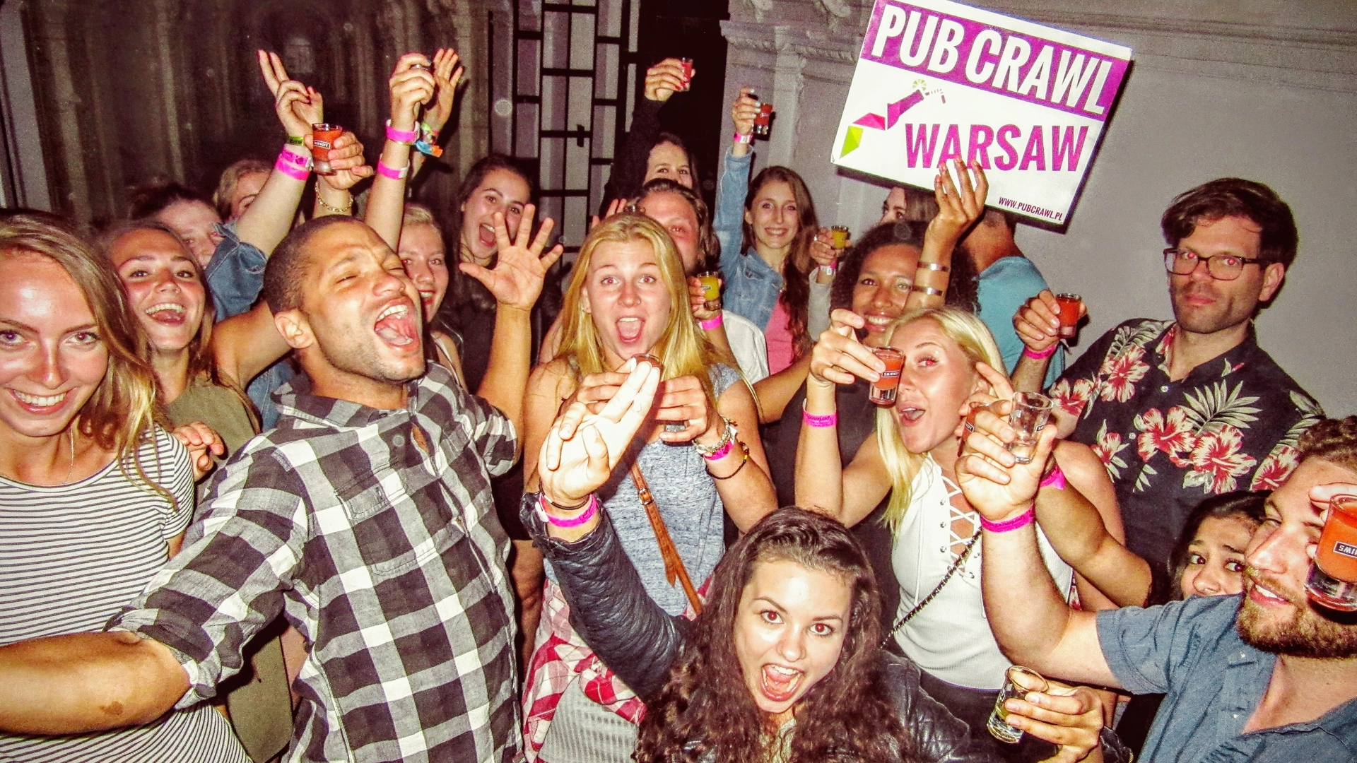 Explore the Best Bars with Local Guides!