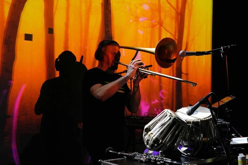 Omnion (one man self looping orchestra)