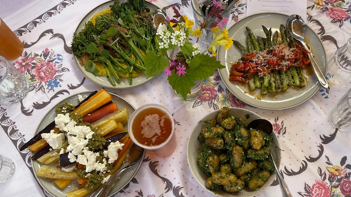 Den store grønne fællesspisning - i Dansepavillonen