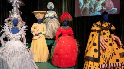 Pianobar, kostymutförsäljning & guidade visningar