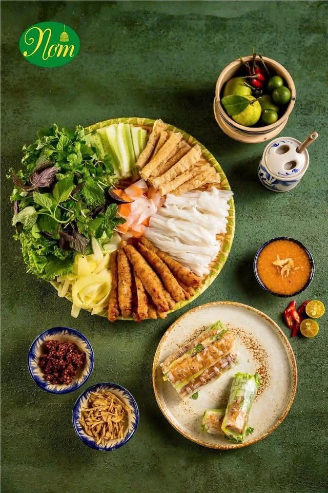 Tưng bừng khai trương