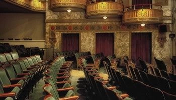 11 - A CENA... TUTTI TRANNE LUI