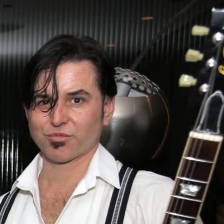 Sunday Sips and Sounds with Mark Jonas