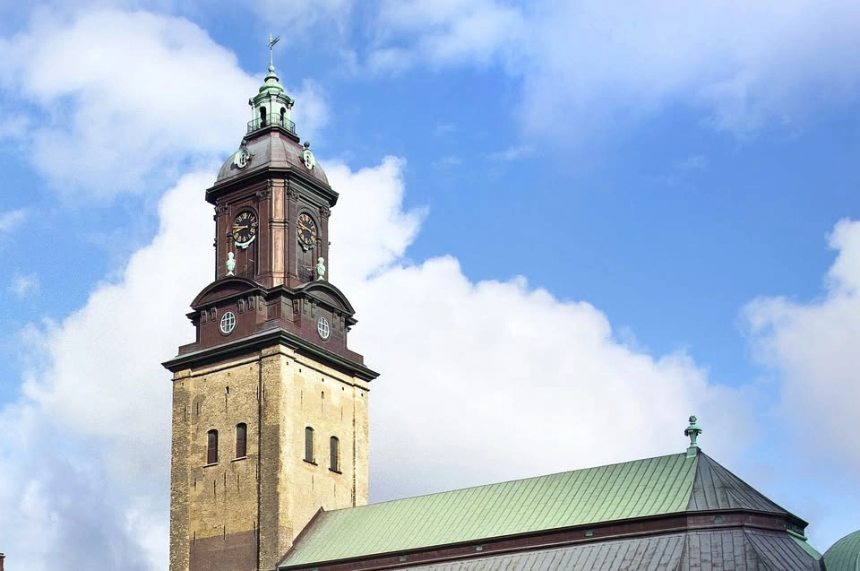 Klockspelet i Tyska kyrkans torn spelar Live