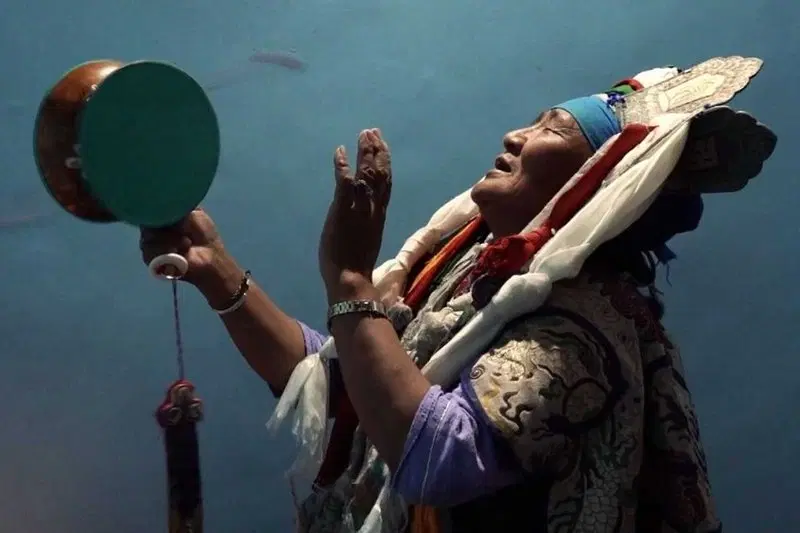 Pomoc neviditelných: himálajská orákula