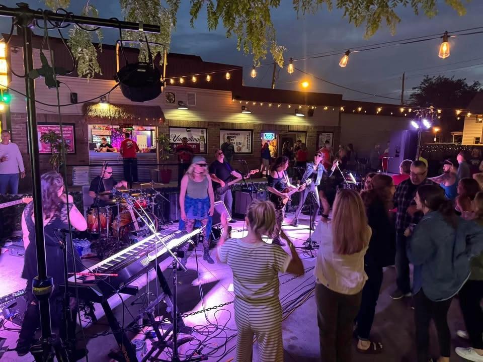 WHOA, MAN LIVE ON THE PATIO